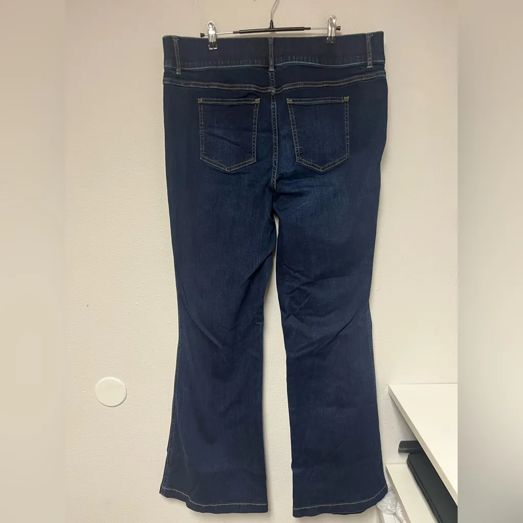 Spanx Bundle of women’s  Flare Jeans Size 2X Light wash - Image 8