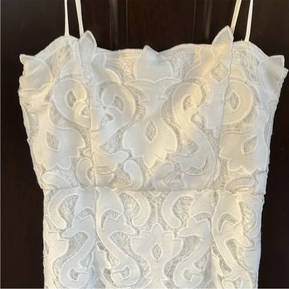 EUC BARDOT Lina Lace Shift Dress White Size 6 - Image 6