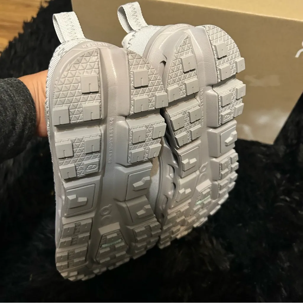 ON CLOUDAWAY gray hiking athletic training shoes sneakers women’s 8 new - Image 6