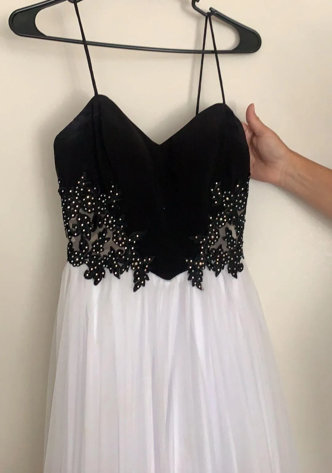 Black and white gown - Image 7