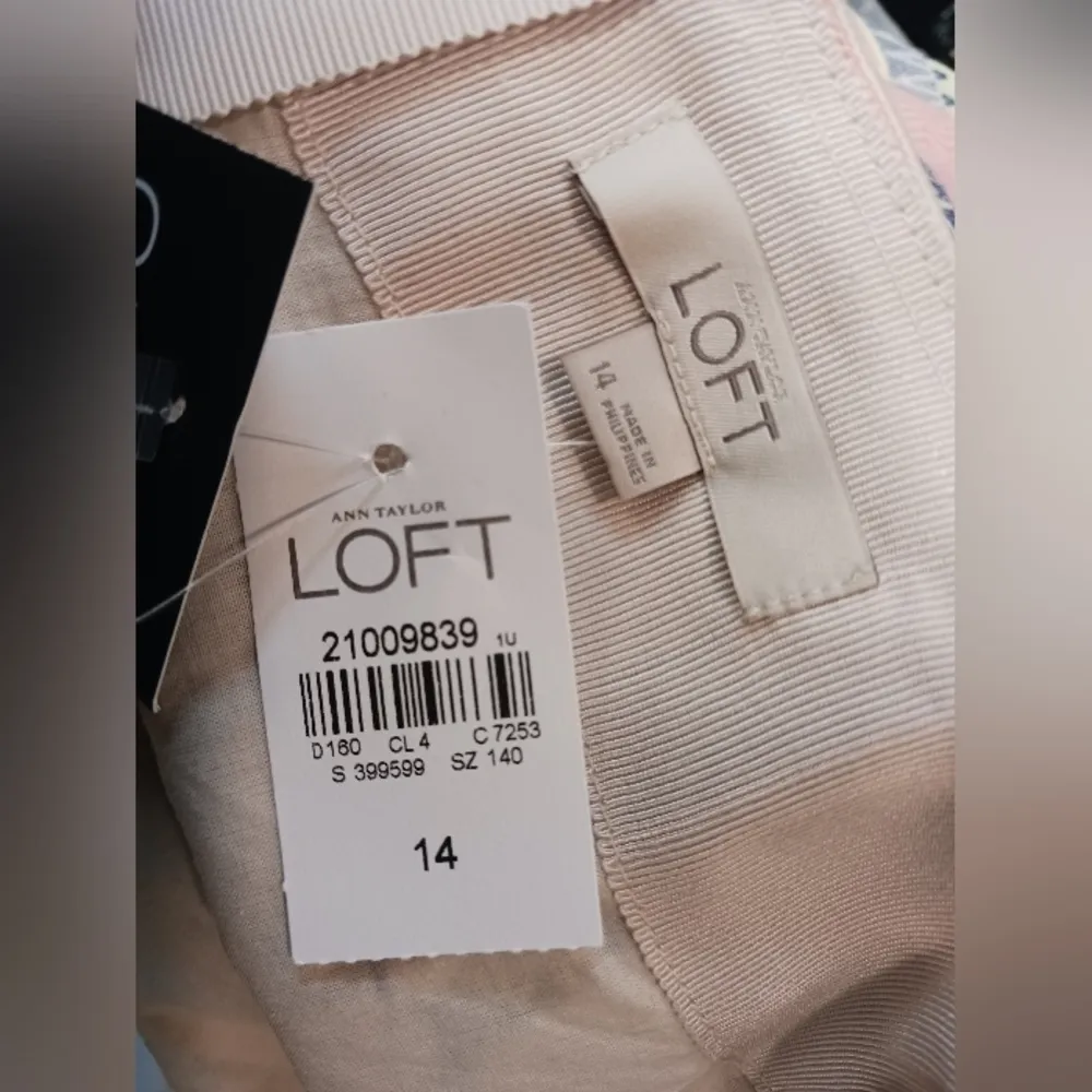 NWT, ANN TAYLOR LOFT-Pencil Skirt Geometric pattern-14 - Image 3