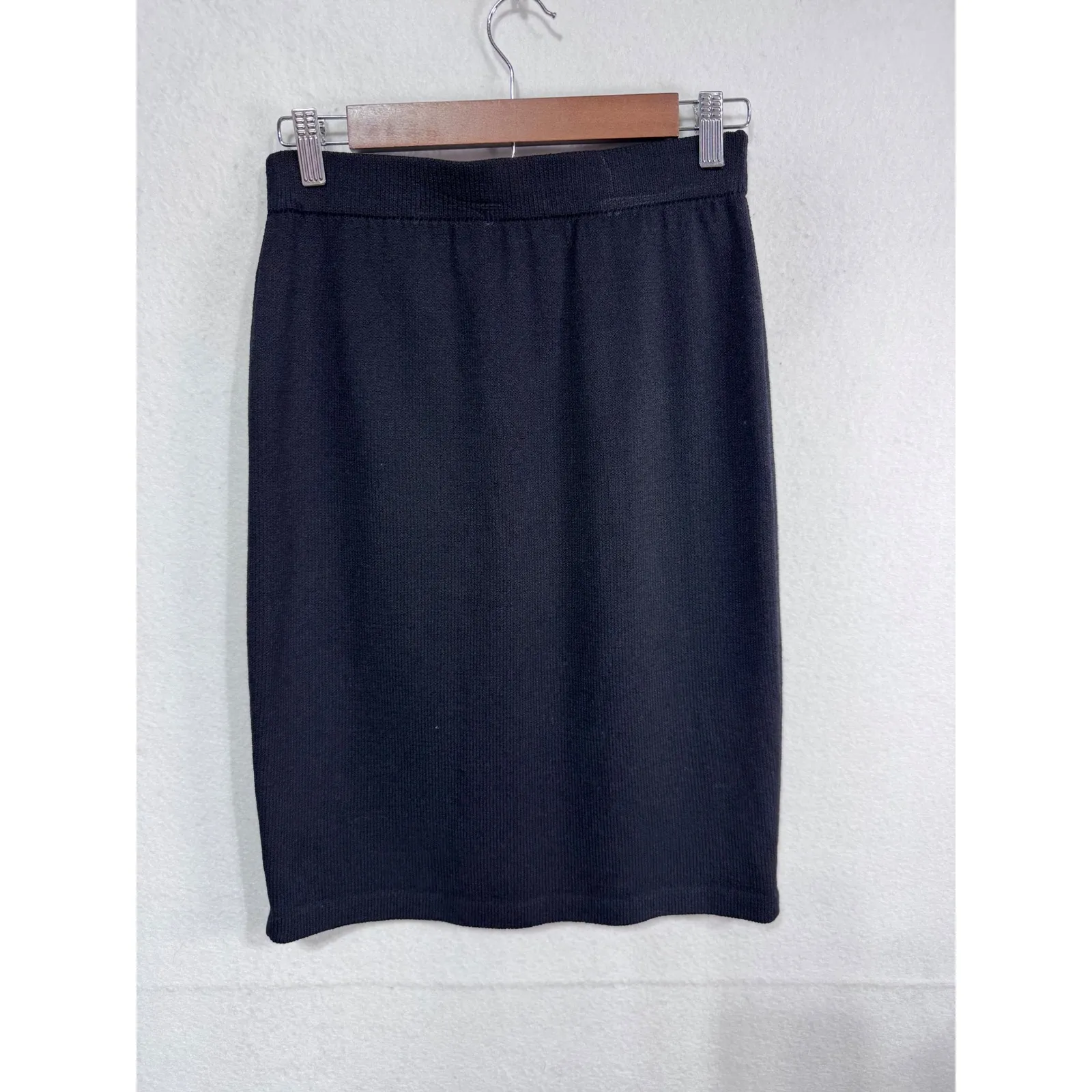 St. John Basic Santana Straight Black Knit Knee Pencil Skirt Size 4 Made in USA - Image 2