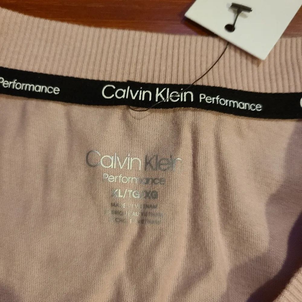 Calvin Klein Light Pink Crop Top Size XL - Image 4