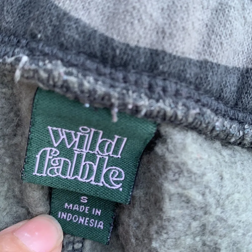 Wild Fable size small Camo joggers - Image 3