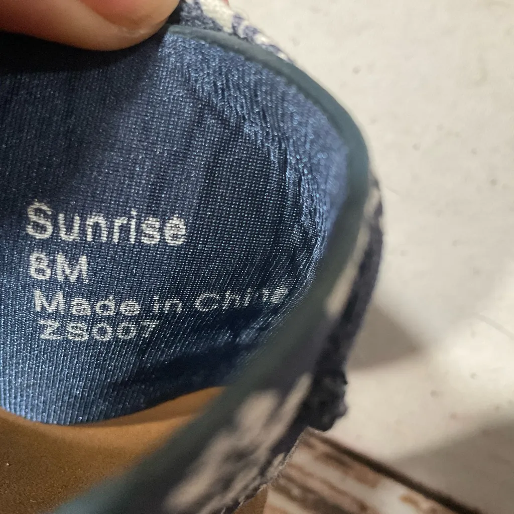 BLOWFISH AND NWT JOE BOXER SANDALS Size 8 - Image 3