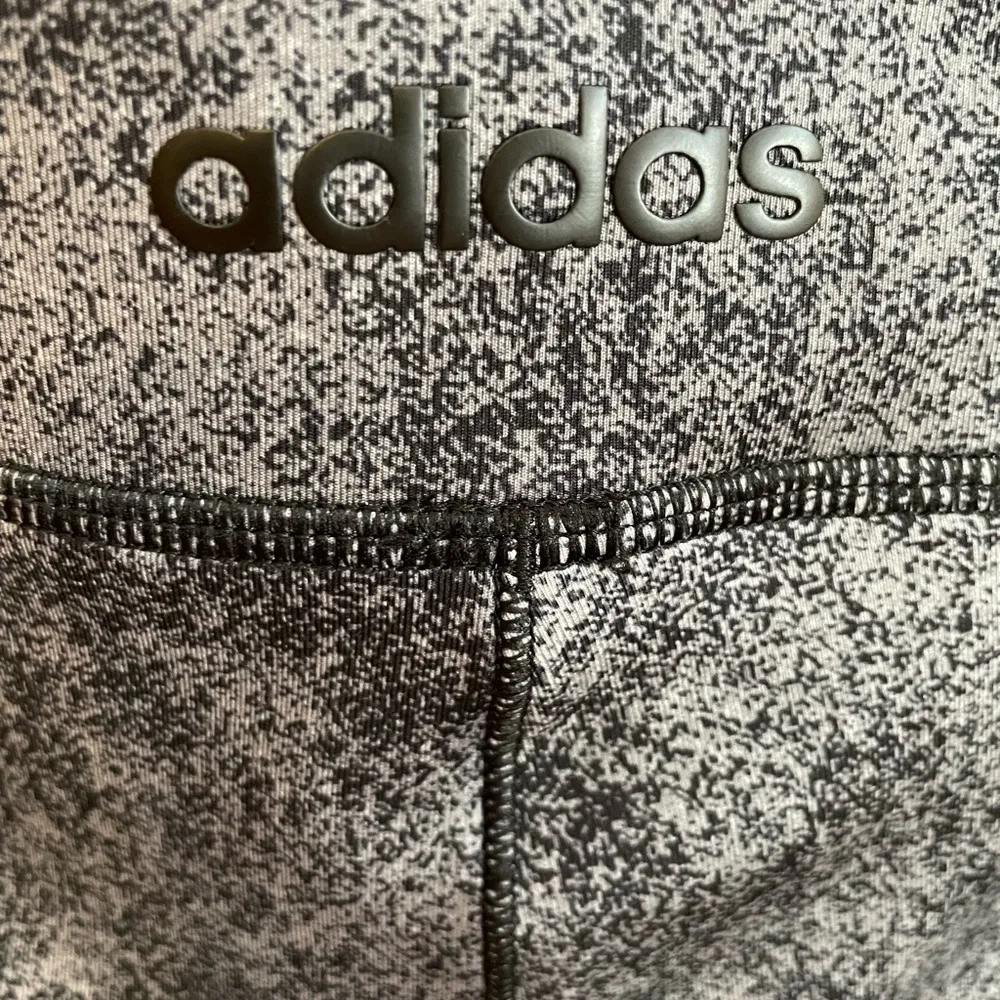 Adidas Women’s Gray Workout Leggings Size Medium - Image 5