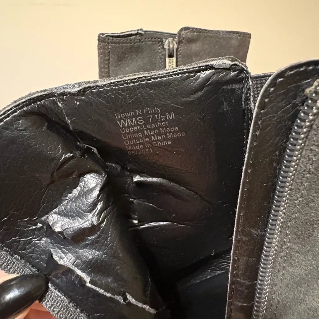 Kenneth Cole Reaction Gray Suede Ankle Wedge Boots Size 7.5 - Image 8