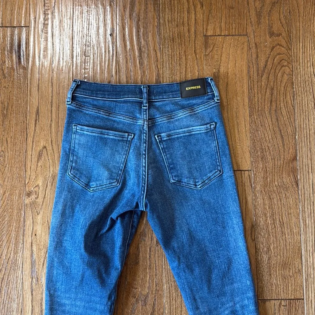 Express skinny mid rise button fly jeans size 2 - Image 12