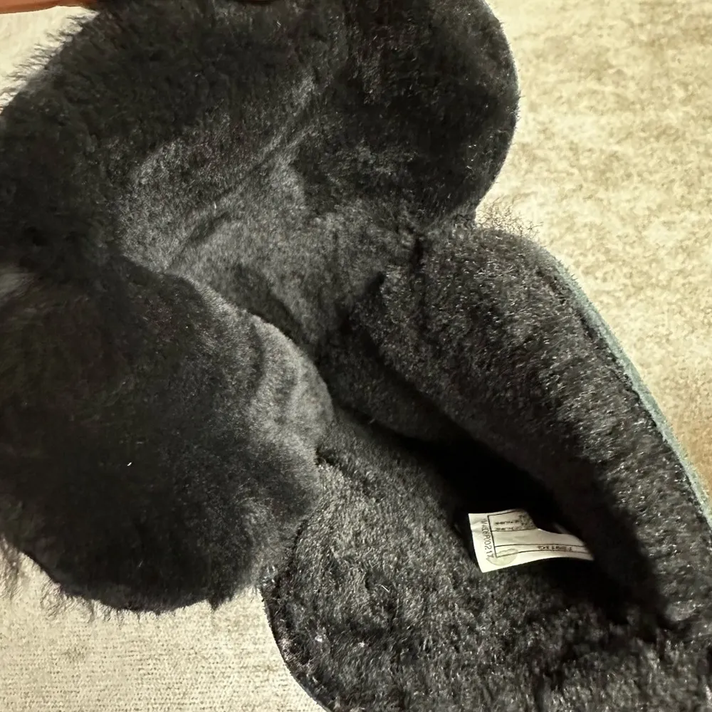 UGG Black Suede and Sheepskin Boots Size 8 - Image 7