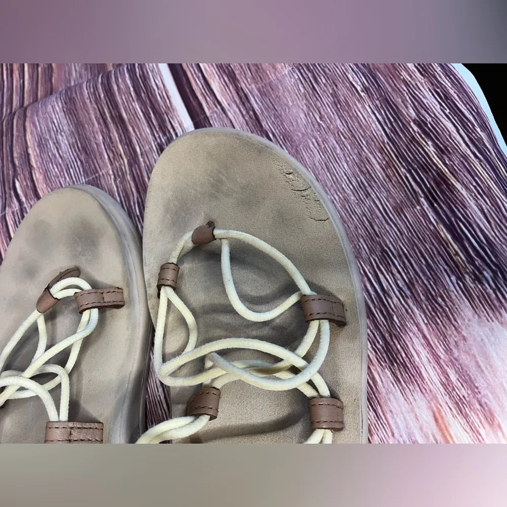 Teva Beige Sandal. Size 11. - Image 6