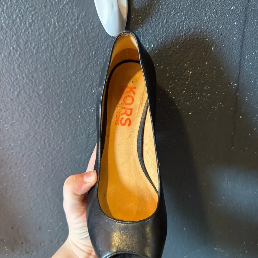 Michael Kors Black and Brown Classic Peep Toe Heels - Image 4