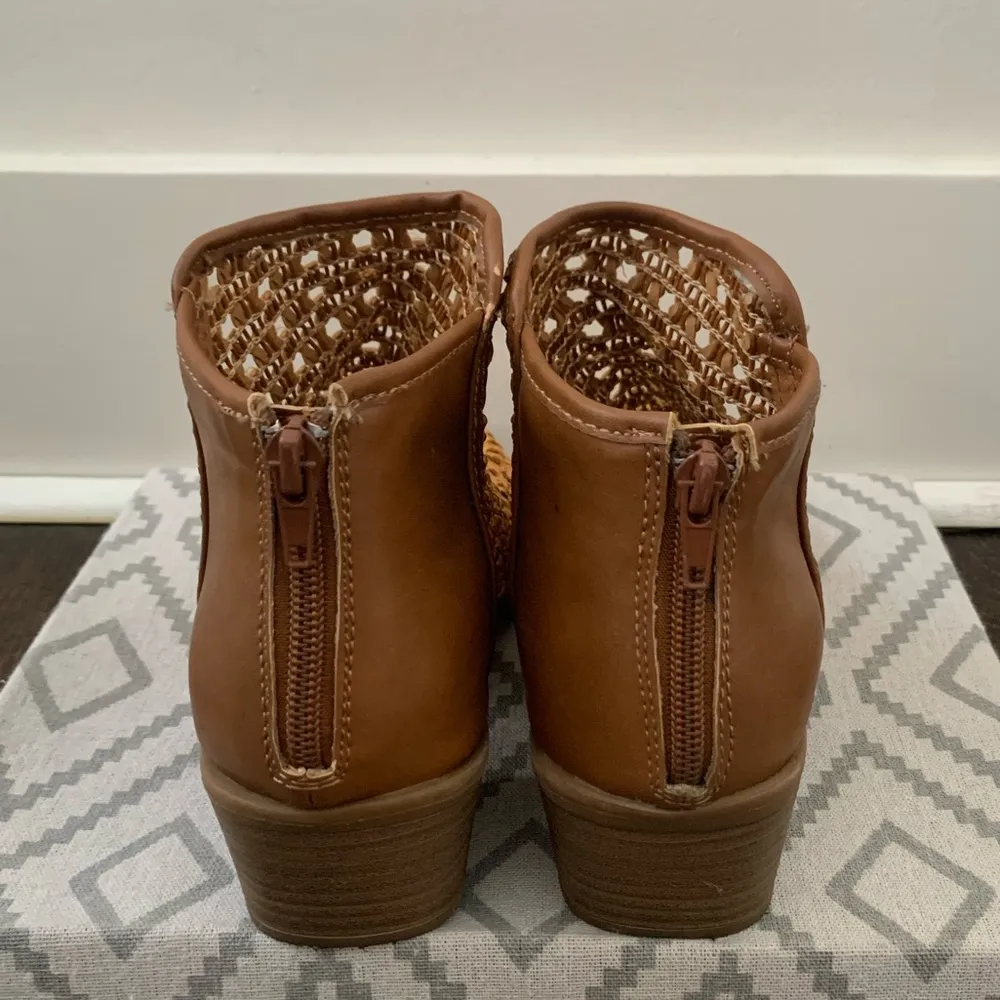 Dolce Vita western ankle booties Tan Size 8 - Image 3