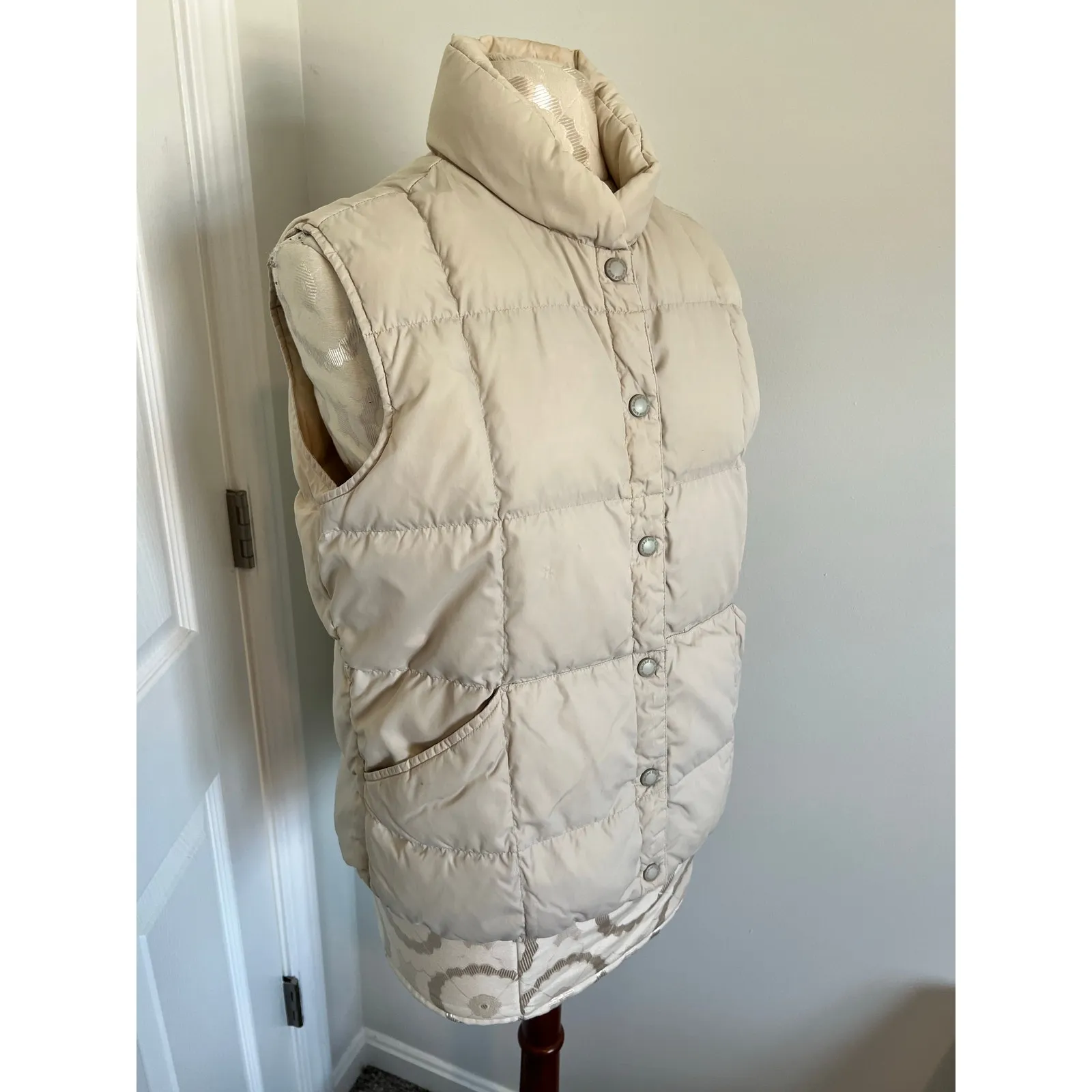 Lands’ End Full Button Sleeveless Puffer Vest Medium - Image 9