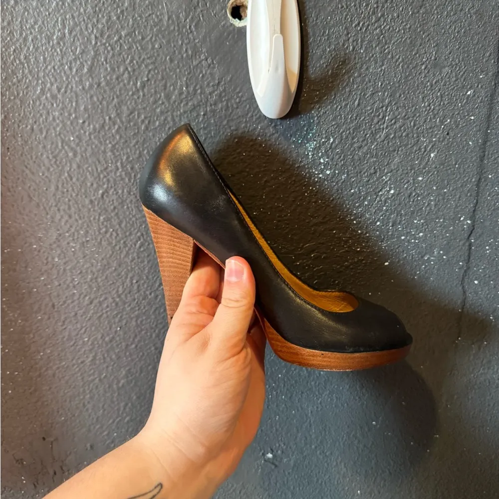 Michael Kors Black and Brown Classic Peep Toe Heels - Image 2