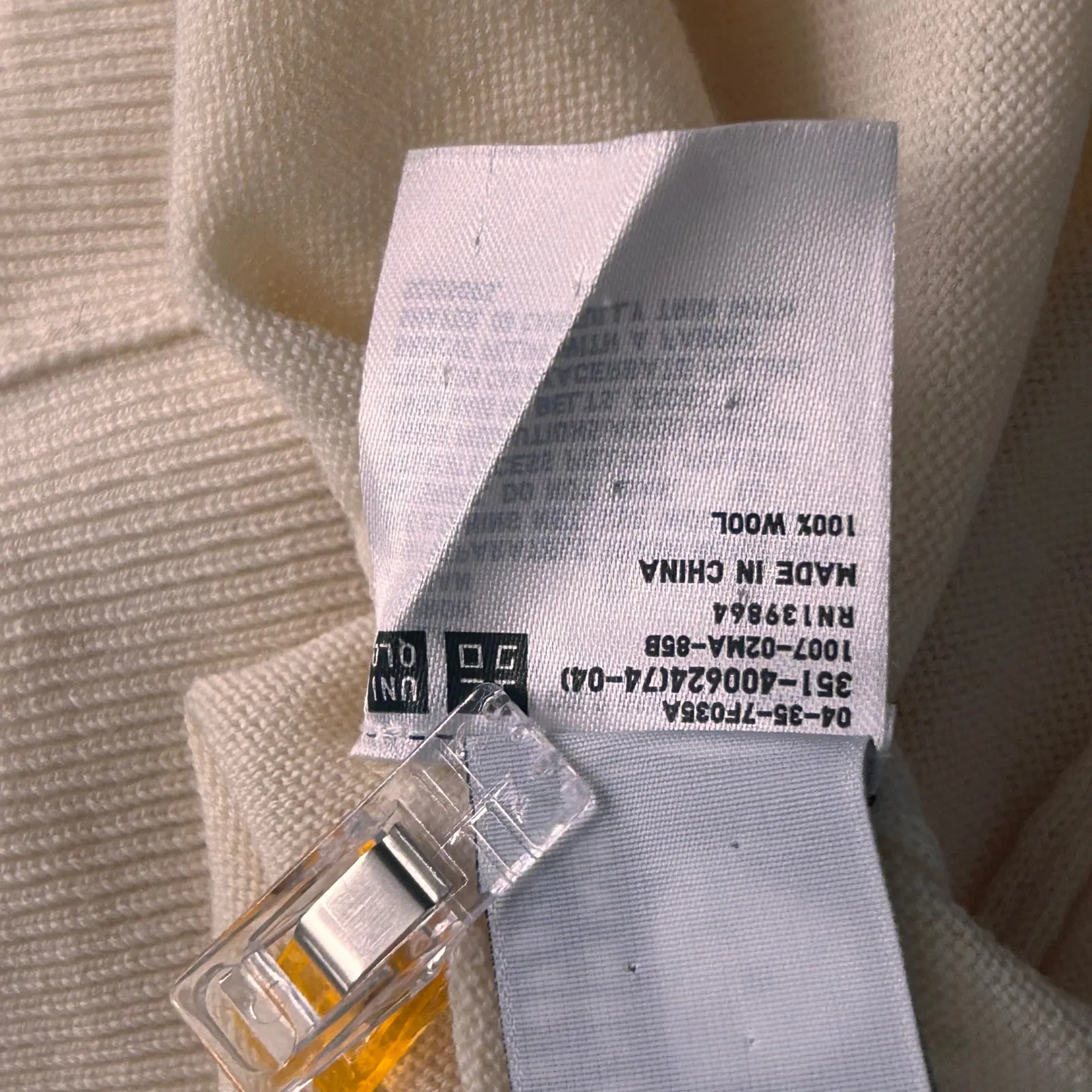 Uniqlo  Womens Turtleneck Sweater Size L Elevated Basic Knit Warm‎ Wool Washable - Image 11