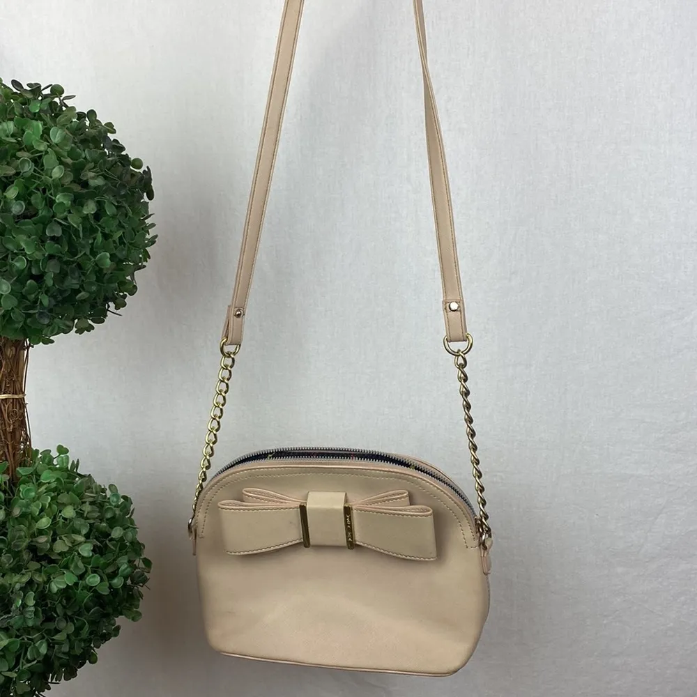 Betsey Johnson Tan Zip Close Chain Strap Bow Trim Crossbody Handbag - Image 4