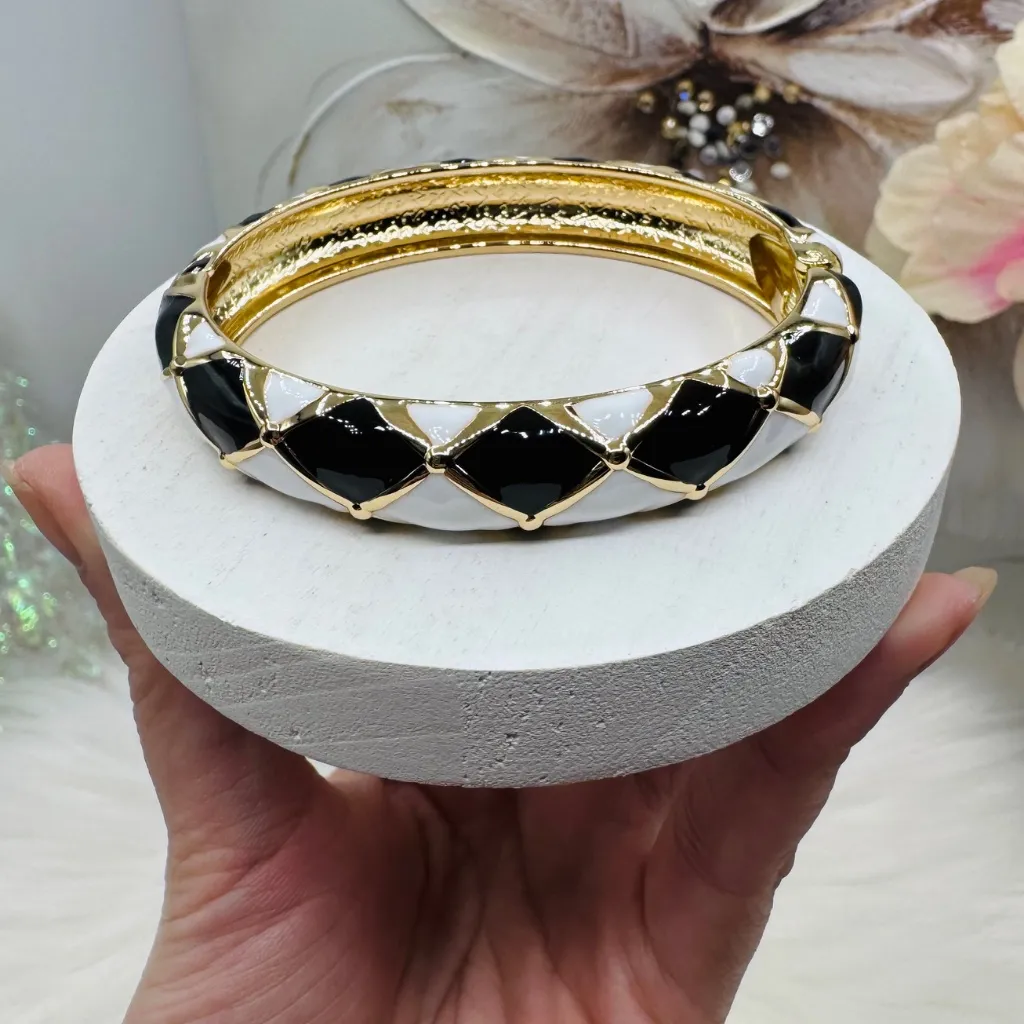 The Cruella Thick Enamel Bangle Bracelet Black - Image 5