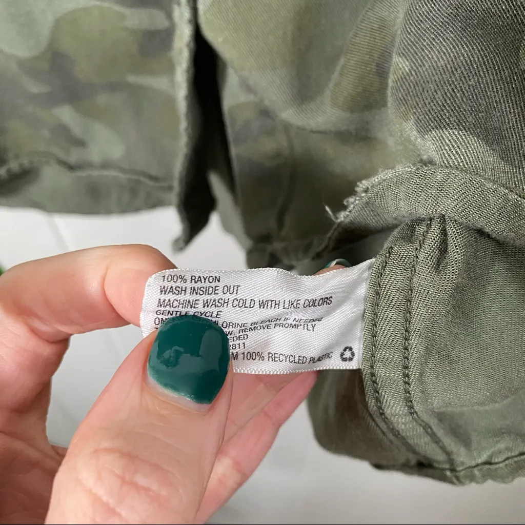 Mossimo Camo Button Up Blouse Short Sleeve Green Multi Size Small - Image 9