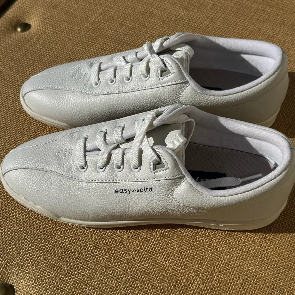Easy Spirit  AP1 Walking Classic White Sneakers 8N - Image 3