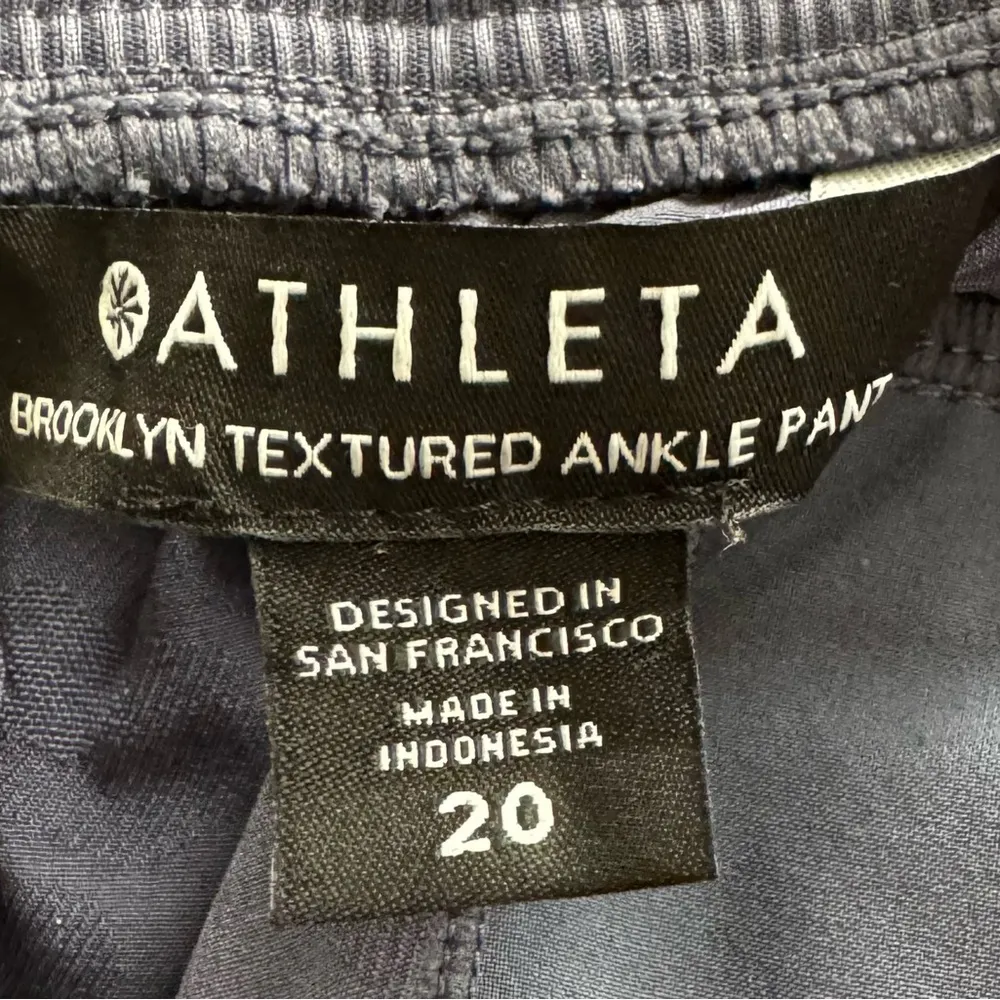 Athleta Brooklyn Textured Ankle blue pull on pants with pockets, size 20 workout - Image 2