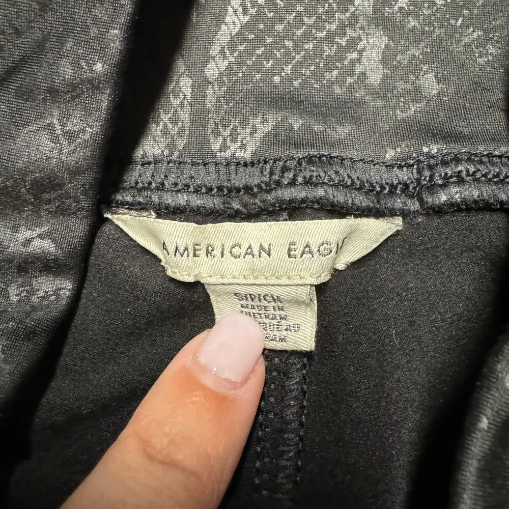 American Eagle Womens Solid Black Snack Print 7" Biker Shorts Yoga Size Small - Image 3