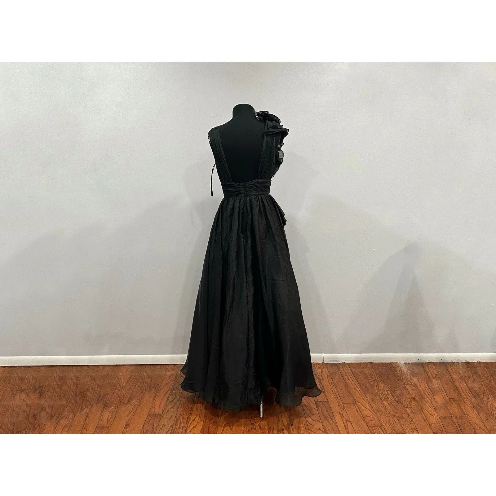 Mac Duggal 48856 Ruffle Detail Ruched Chiffon Ballgown Sz 4 Black - Image 4