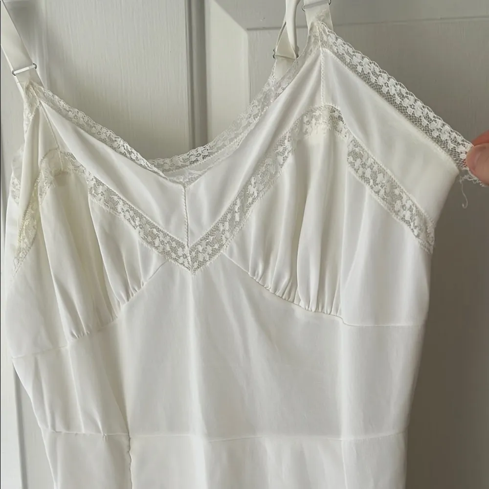 Vintage Elegant White Lace Slip Great Condition Size undefined - Image 4