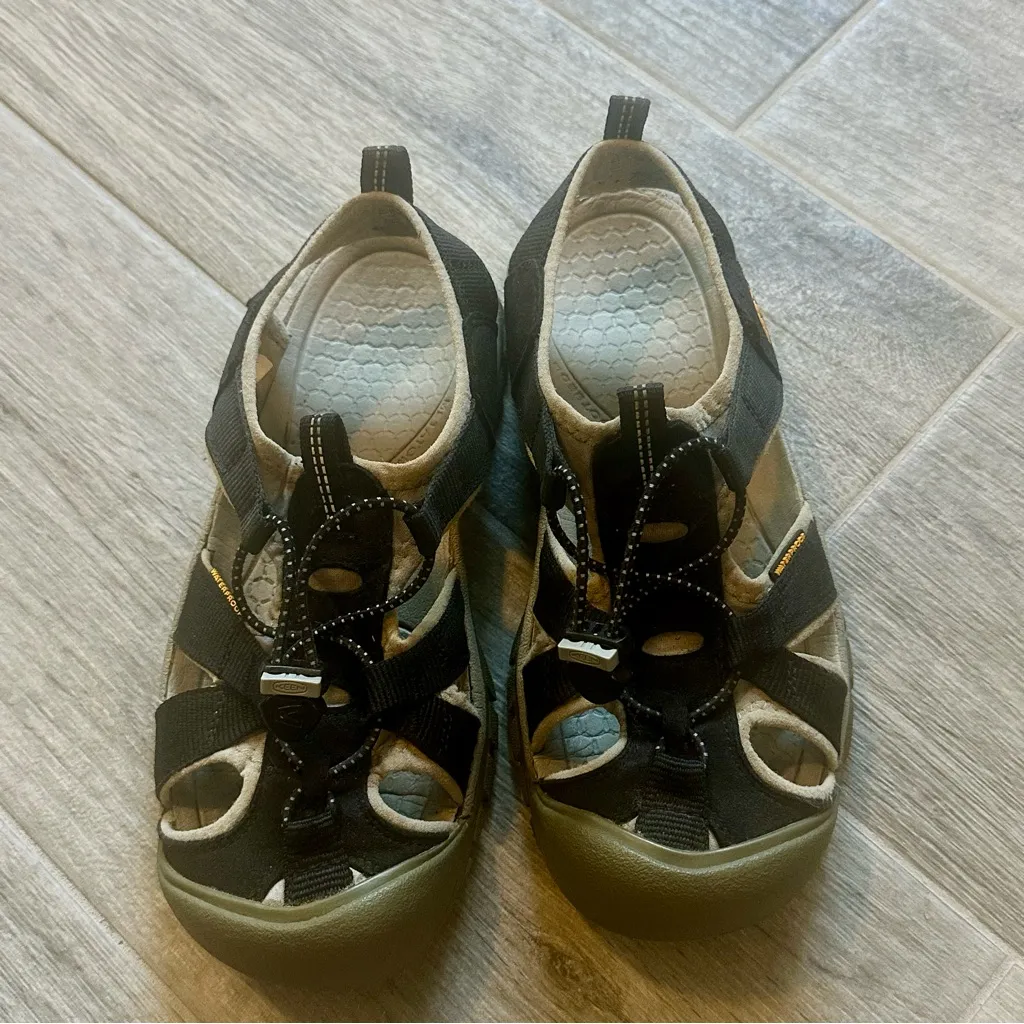 EUC Keen Venice H2 Women US 7
Black Athletic Hiking Waterproof
Sport Sandal - Image 2