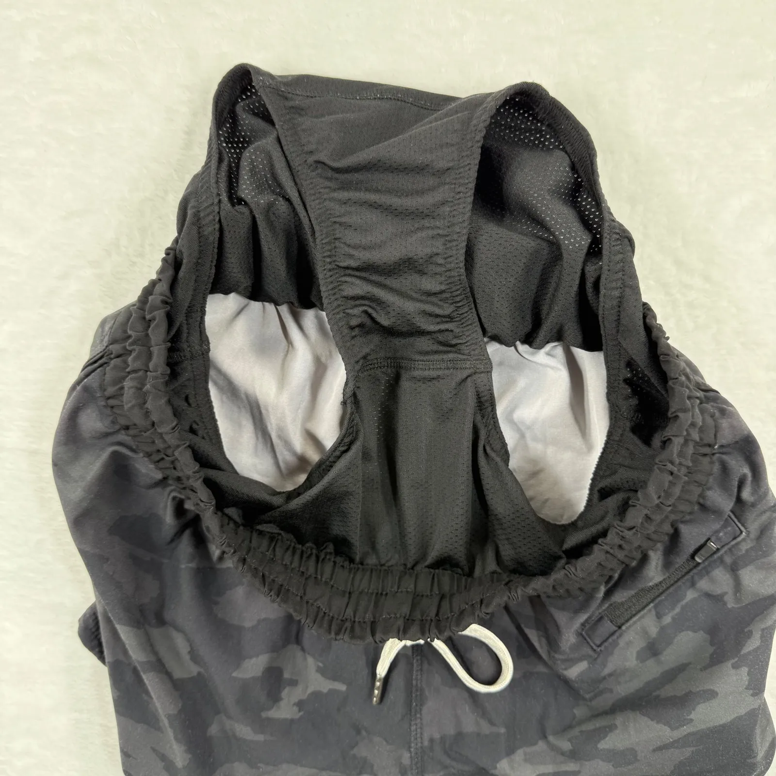 Vuori Clementine 2.0 running Black Camo Performance Athletic Shorts Size XS READ - Image 6