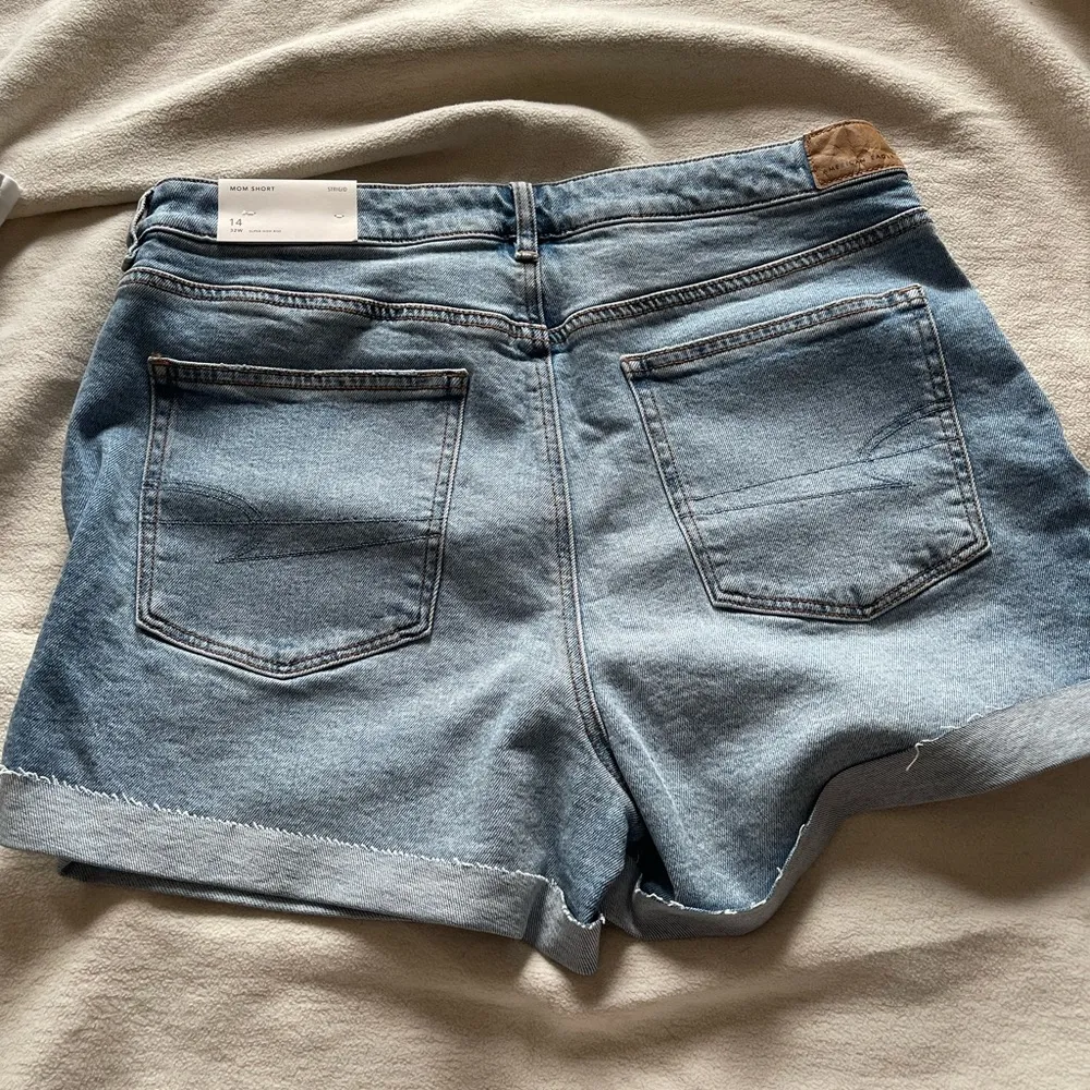 American Eagle Strigid Denim Mom Short - Image 4