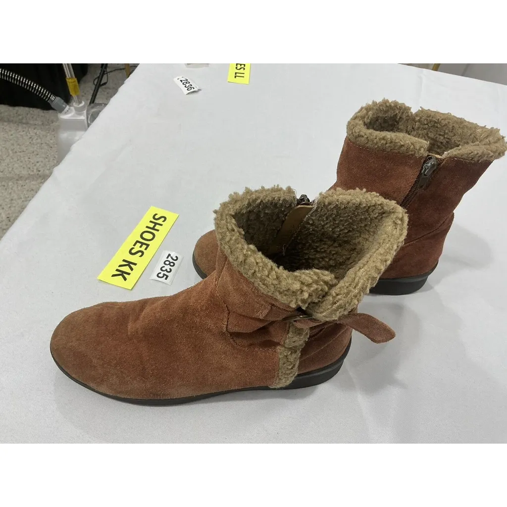 Womans Easy Spirit Size 7 Cognac Suede Lines Buckle Zip Ankle Boots - Image 3