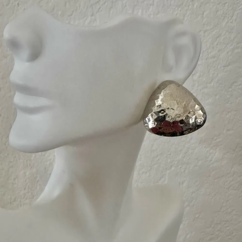 Silver tone hammered triangle post earrings - Image 4