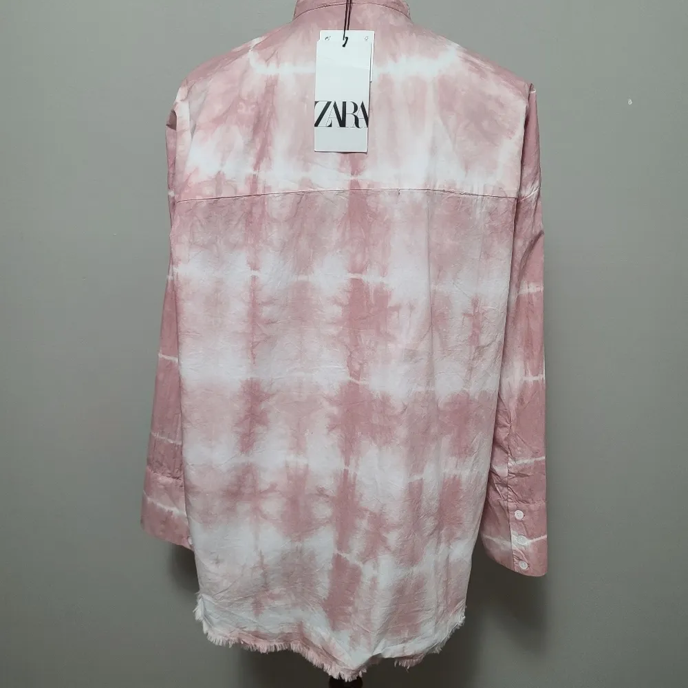 Zara pink tie dye oversized raw hem button down size xs - Image 6
