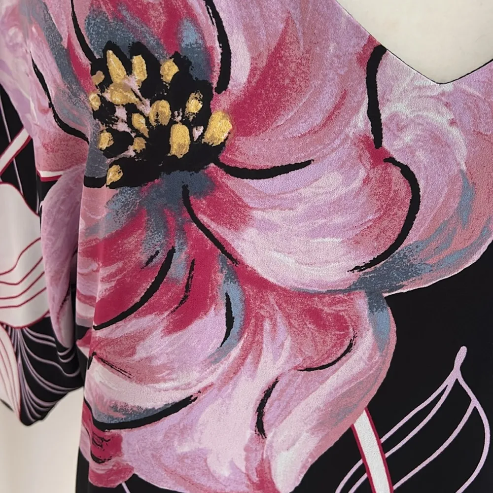 White House Black Market Black and Pink Floral Tunic sz XS - Image 2