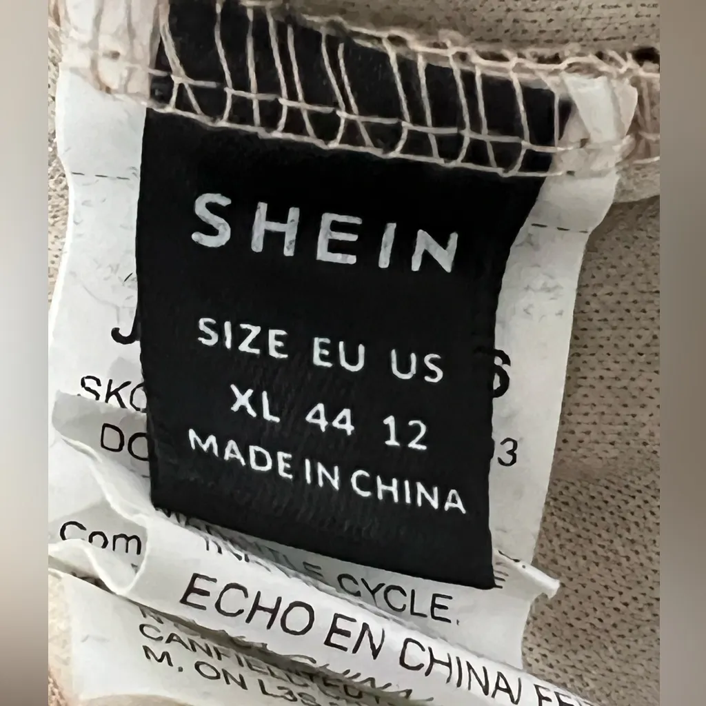 Shein Cream and Black Ruched Rose Dress - Size XL - NWT - Image 5