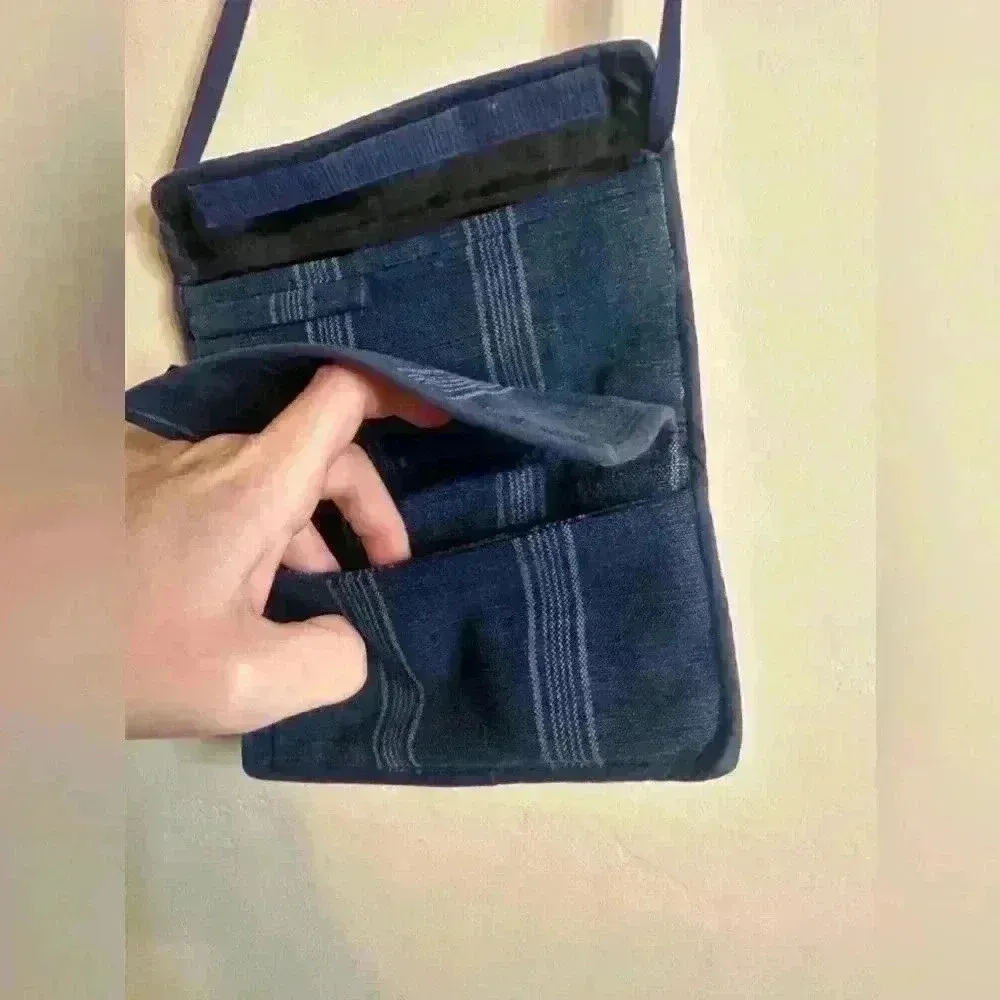 Gorgeous vintage crossbody floral travel purse/ wallet Blue - Image 8