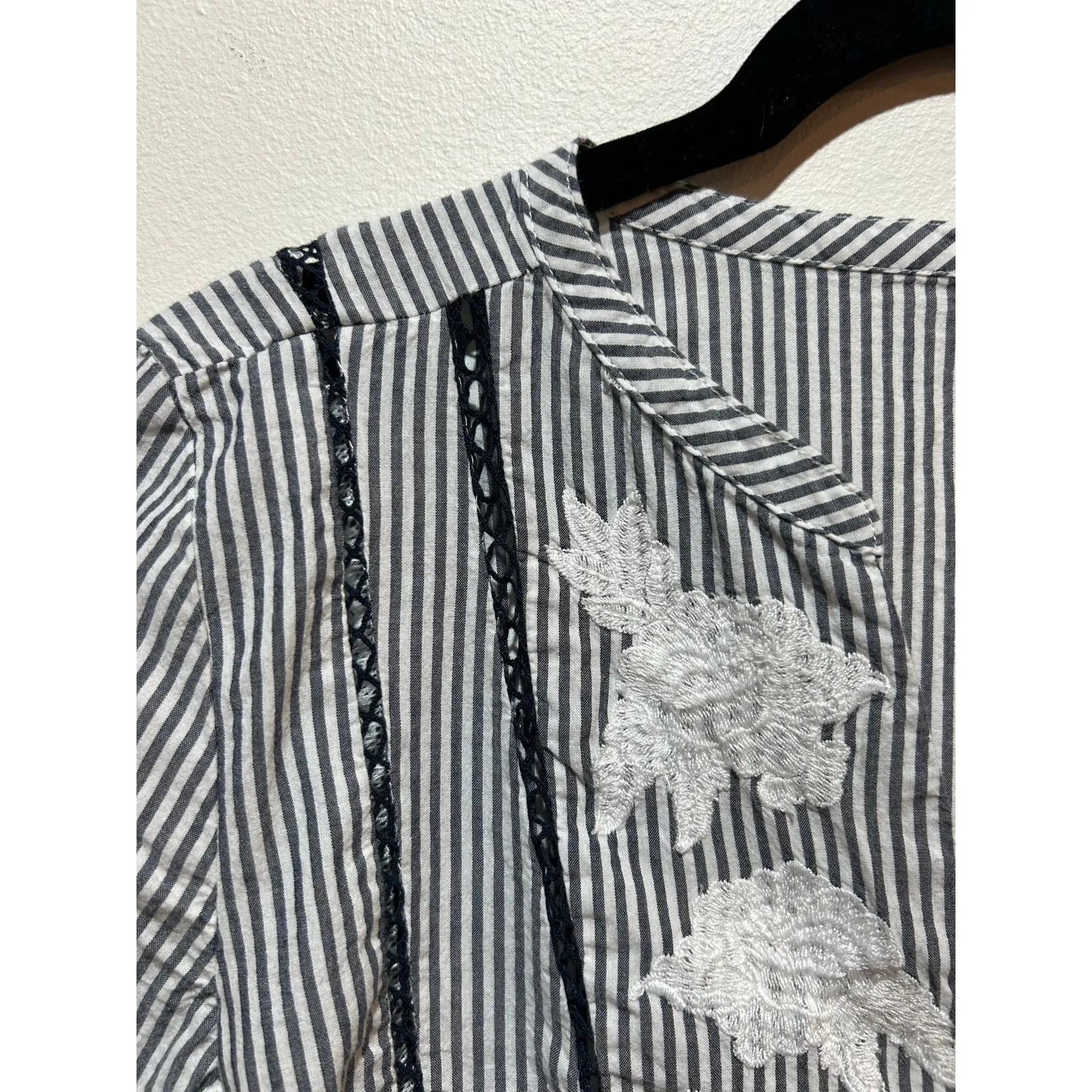 GAP blouse blue white striped embroidery size XS peasant cottagecore fisherman - Image 2