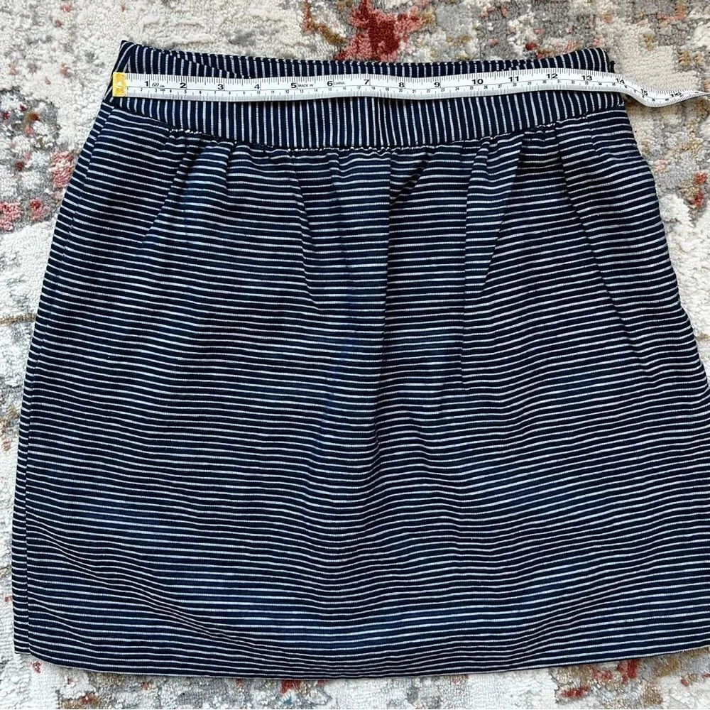 Banana Republic Navy and White Pinstripe Pleated Skirt Size 0 Blue Stripes - Image 2