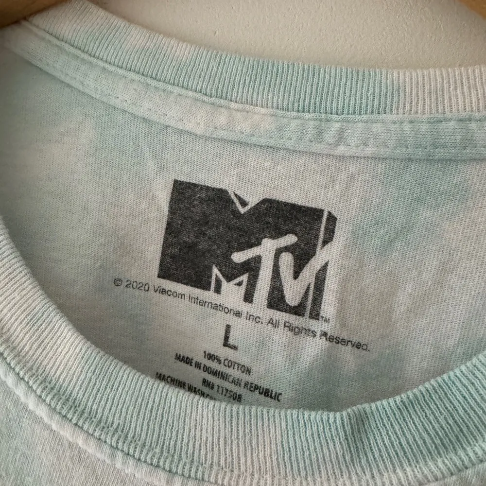 MTV Cropped Tie Dye Graphic Tee Size L - Image 4