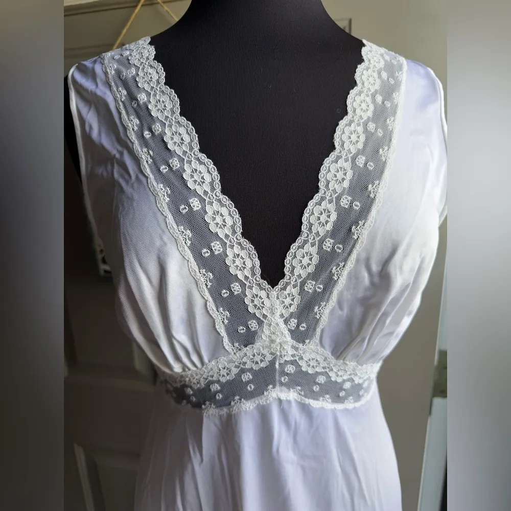 Vintage 70/80s Pinehurt Lingerie bridal maxi lace peignoir robe set, size medium White - Image 3