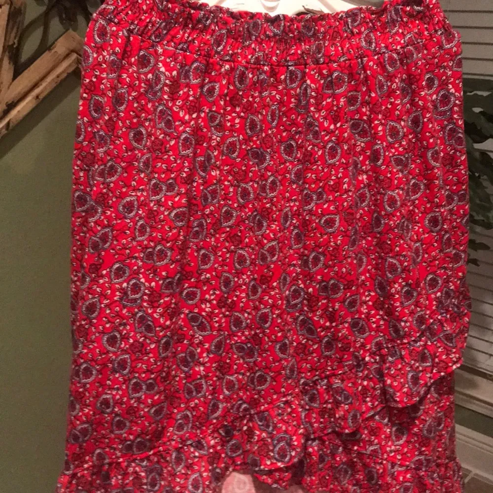 ⭐️⭐️⭐️Free With Purchase 🌟🌟🌟.     Asymmetrical Skirt w/ Ruffle Hem - Image 2