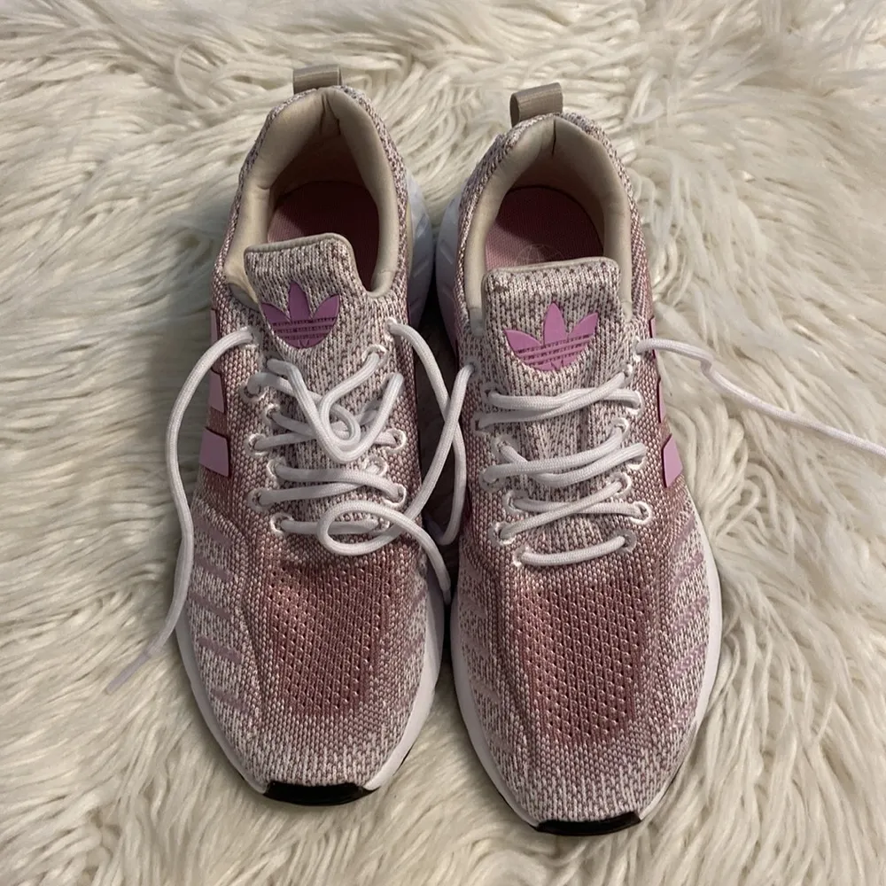 ADIDAS SHOES size 9.5 excellent condition color lilac and white see all photos - Image 2