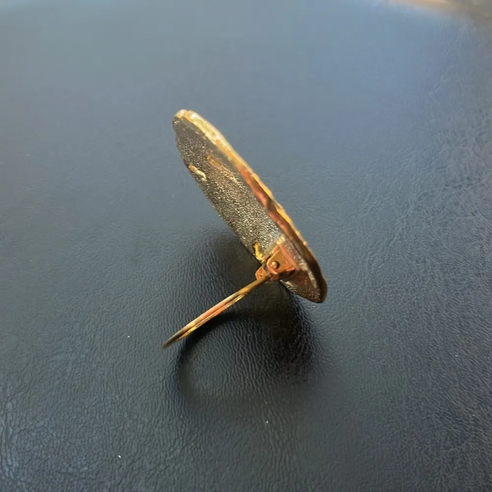 Gold Sand Dollar signed clip for accents - Image 3