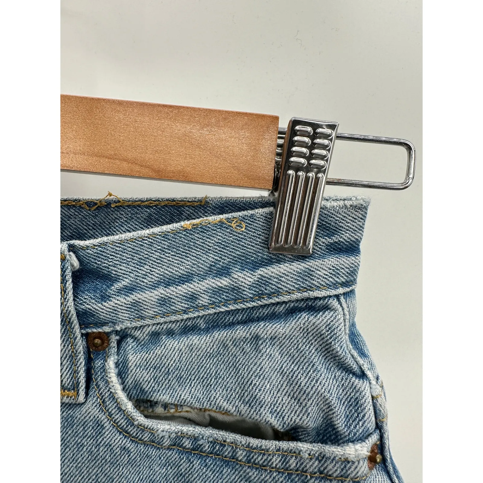 Urban Outfitters BDG Light Wash Blue Denim Mom High Rise Shorts Women's Size 25 - Image 6