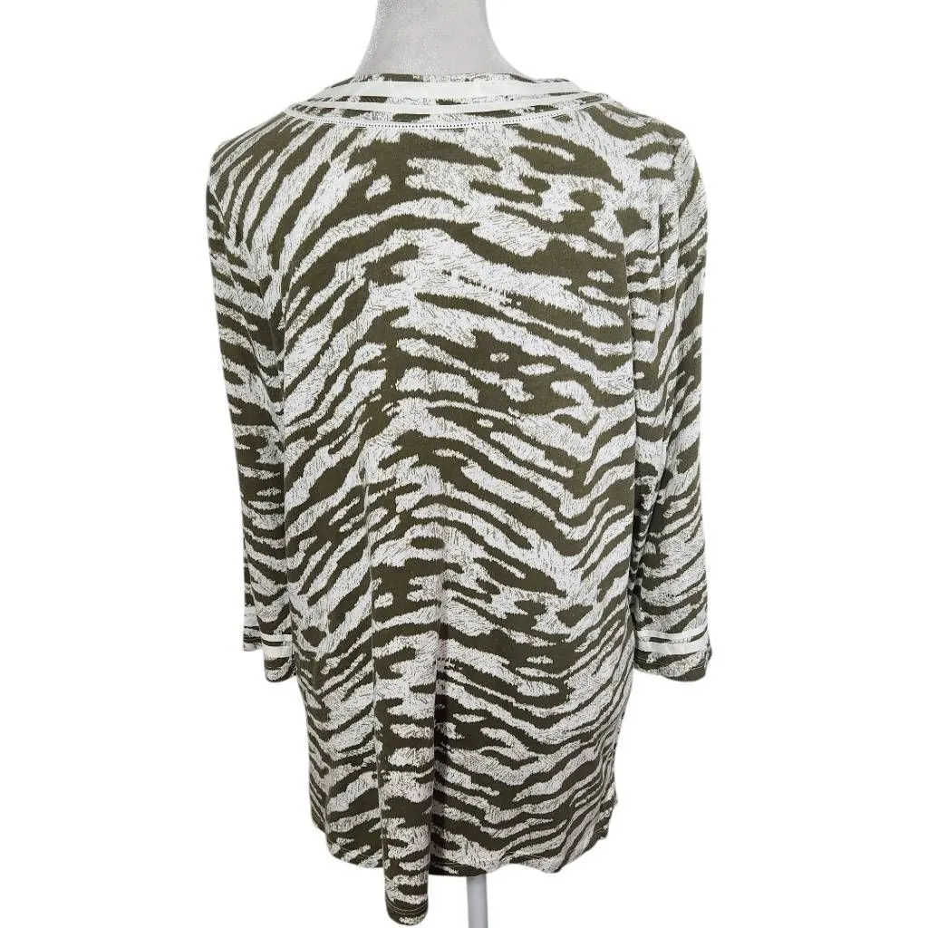 Talbots Green Animal Print Top with Ribbon Detail Size Large Petite - Image 2