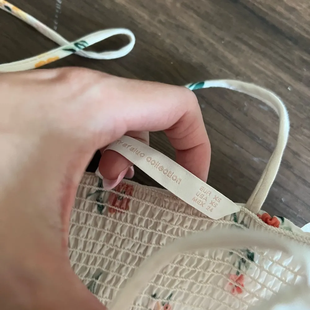 Zara smocked white floral crop tank top - Image 2