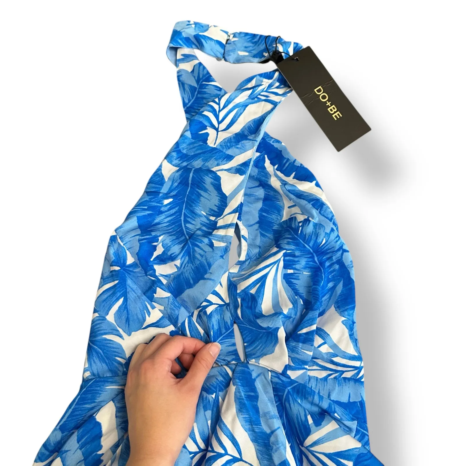 DO+BE NWT‎ Tropical Halter Mini Dress Blue White Leaf Print Back Tie Medium - Image 5