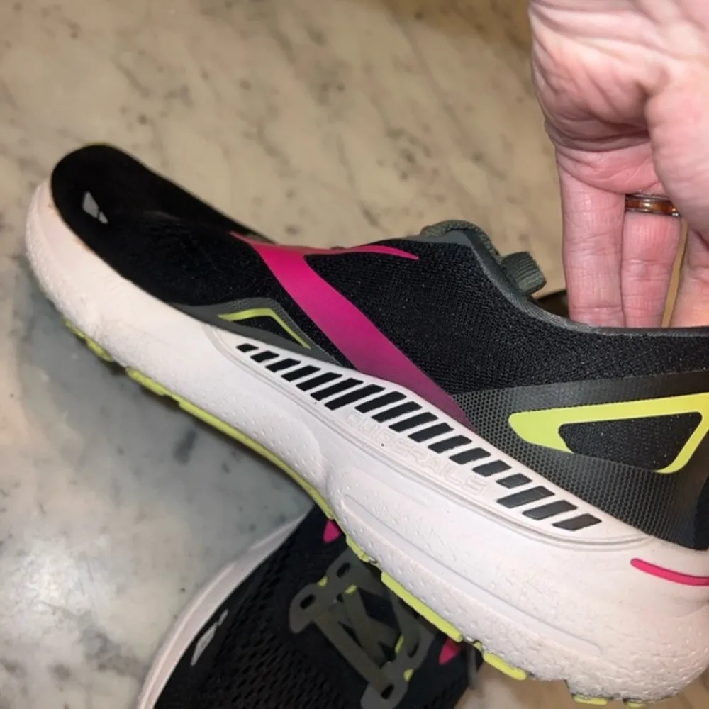 Brooks Adrenaline GTS 23
Size 11.5‎ - Image 3