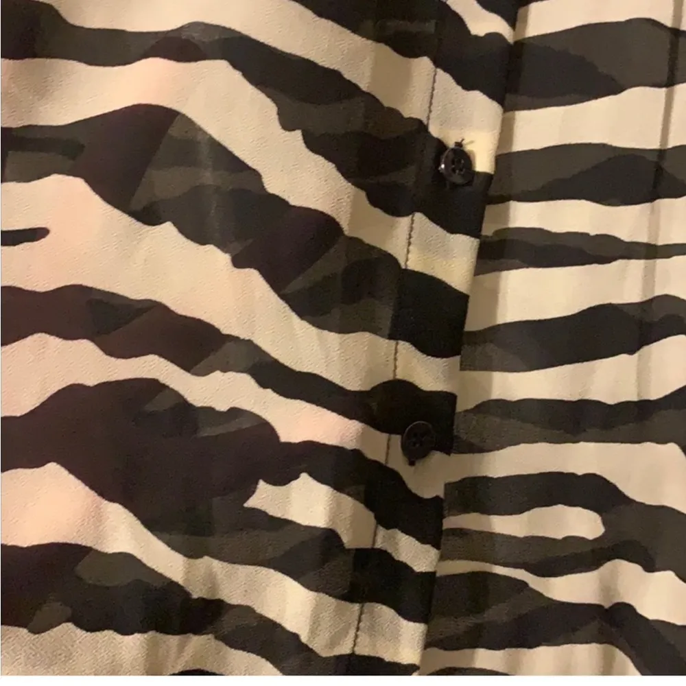 Y2K 7 For All Mankind women’s zebra print button down tunic blouse, size medium - Image 6