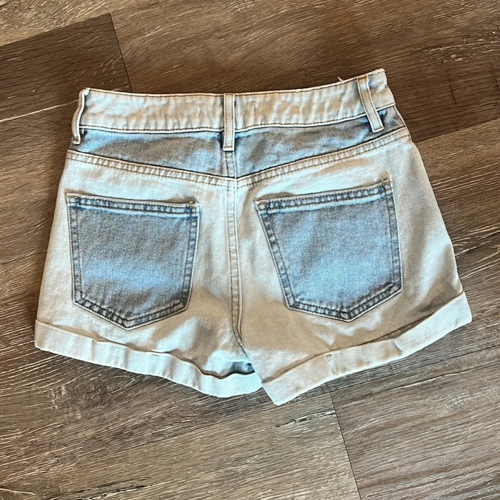 PacSun Hopper Patch Denim Mom Shorts high rise - Image 4